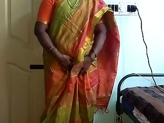 indian desi maid f. to show her congenital tits to home owner